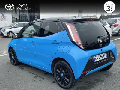 TOYOTA Aygo 1.0 VVT-i 69ch Stop&Start x-cite Bleu Cyan 5p occasion 2016 - Photo 2