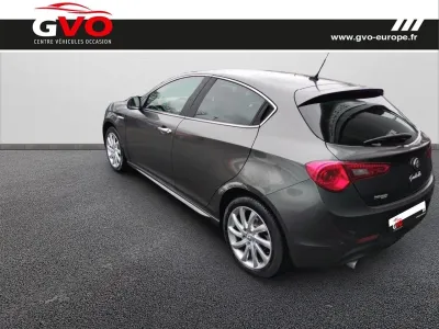 ALFA ROMEO Giulietta 1.4 TB MultiAir 170ch Exclusive Stop&Start occasion 2014 - Photo 2