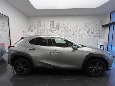 LEXUS UX 250h 2WD Luxe MY21 occasion 2022 - Photo 4