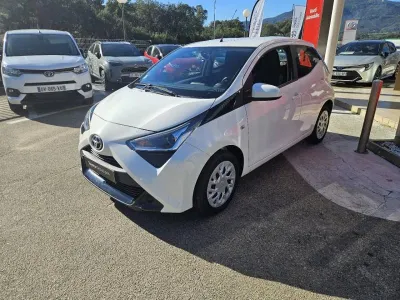 TOYOTA Aygo 1.0 VVT-i 72ch x-play 5P MY19 occasion 2021 - Photo 2