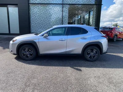 LEXUS UX 300h 2WD Luxe occasion 2024 - Photo 3