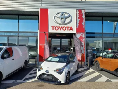 TOYOTA Aygo 1.0 VVT-i 72ch x-night 5p MY21 occasion 2021 - Photo 1