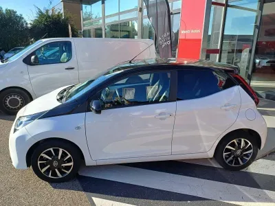 TOYOTA Aygo 1.0 VVT-i 72ch x-night 5p MY21 occasion 2021 - Photo 3