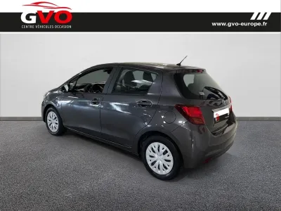 TOYOTA Yaris 100h Dynamic 5p occasion 2017 - Photo 2