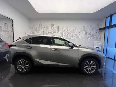 LEXUS NX 300h 4WD Luxe  MY20 occasion 2019 - Photo 4