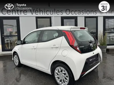 TOYOTA Aygo 1.0 VVT-i 72ch x-play 5p MY21 occasion 2022 - Photo 2