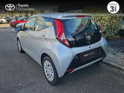 TOYOTA Aygo 1.0 VVT-i 72ch x-play 5p MY21 occasion 2022 - Photo 2