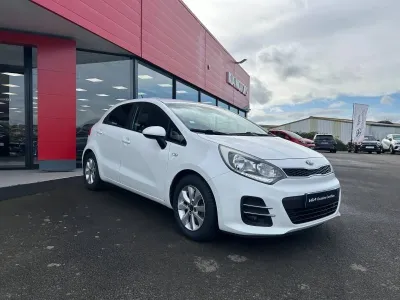 KIA Rio 1.2 85ch Urban Chic 5p occasion 2015 - Photo 3