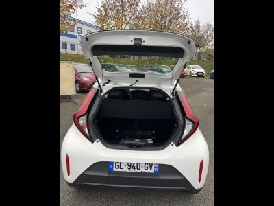 TOYOTA Aygo X 1.0 VVT-i 72ch Dynamic occasion 2022 - Photo 4