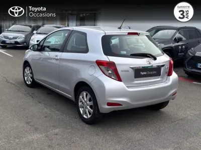 TOYOTA Yaris 69 VVT-i Tendance 3p occasion 2013 - Photo 2