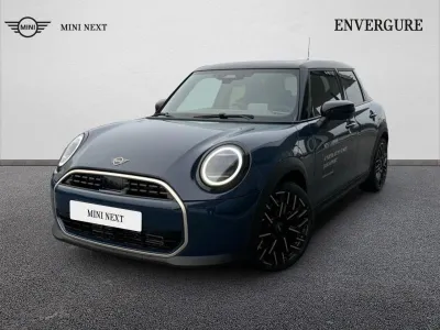 MINI Cooper 5 Portes C 156ch Favoured DKG7 occasion 2024 - Photo 1