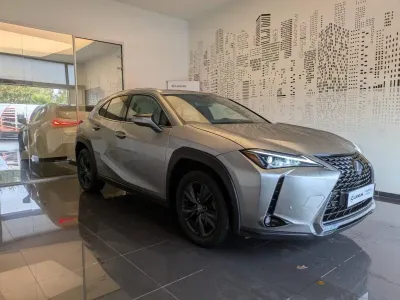 LEXUS UX 250h 2WD Luxe Plus MY21 occasion 2022 - Photo 1