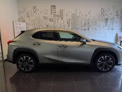 LEXUS UX 250h 2WD Premium Edition MY21 occasion 2021 - Photo 4