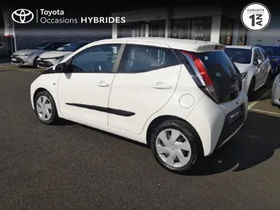 TOYOTA Aygo 1.0 VVT-i 69ch x-play 5p occasion 2017 - Photo 2