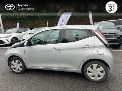 TOYOTA Aygo 1.0 VVT-i 69ch x-play 5p occasion 2017 - Photo 3