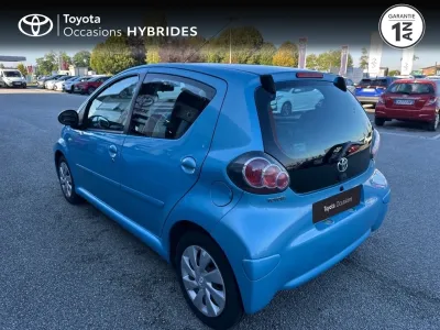 TOYOTA Aygo 1.0 VVT-i 68ch Dynamic 5p occasion 2013 - Photo 2