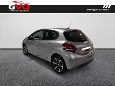 PEUGEOT 208 1.5 BlueHDi 100ch E6.c Signature BVM5 5p occasion 2019 - Photo 2